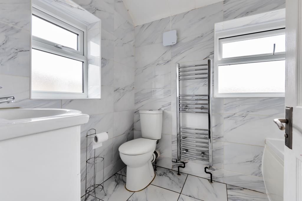 Property photo 3 of 10 Bathroom