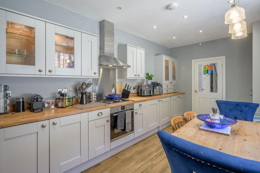 Property photo 3 of 38 Breakfast Kitchen 1