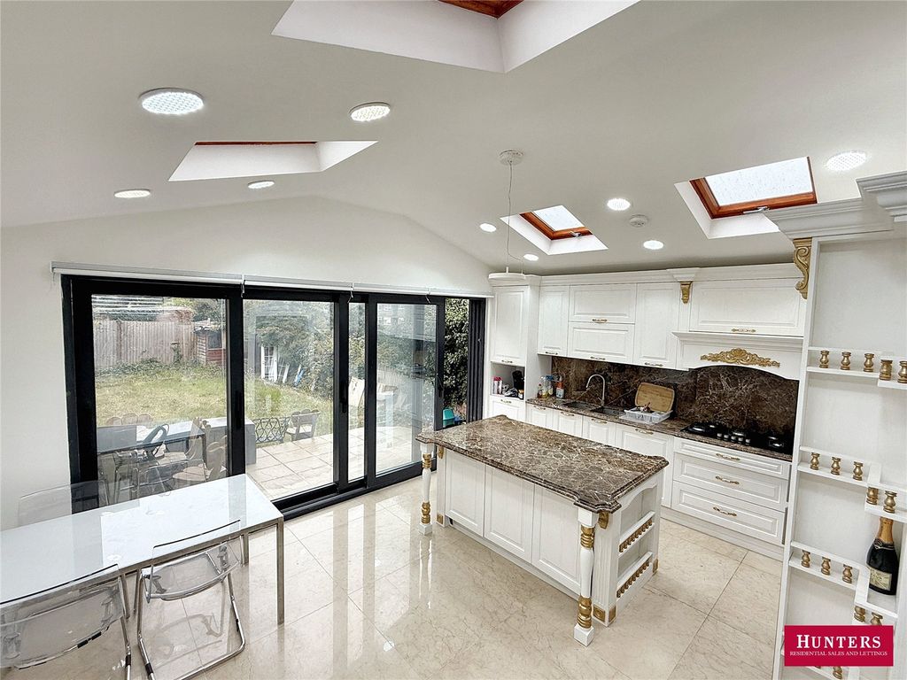 Property photo 2 of 19 Picture No. 16