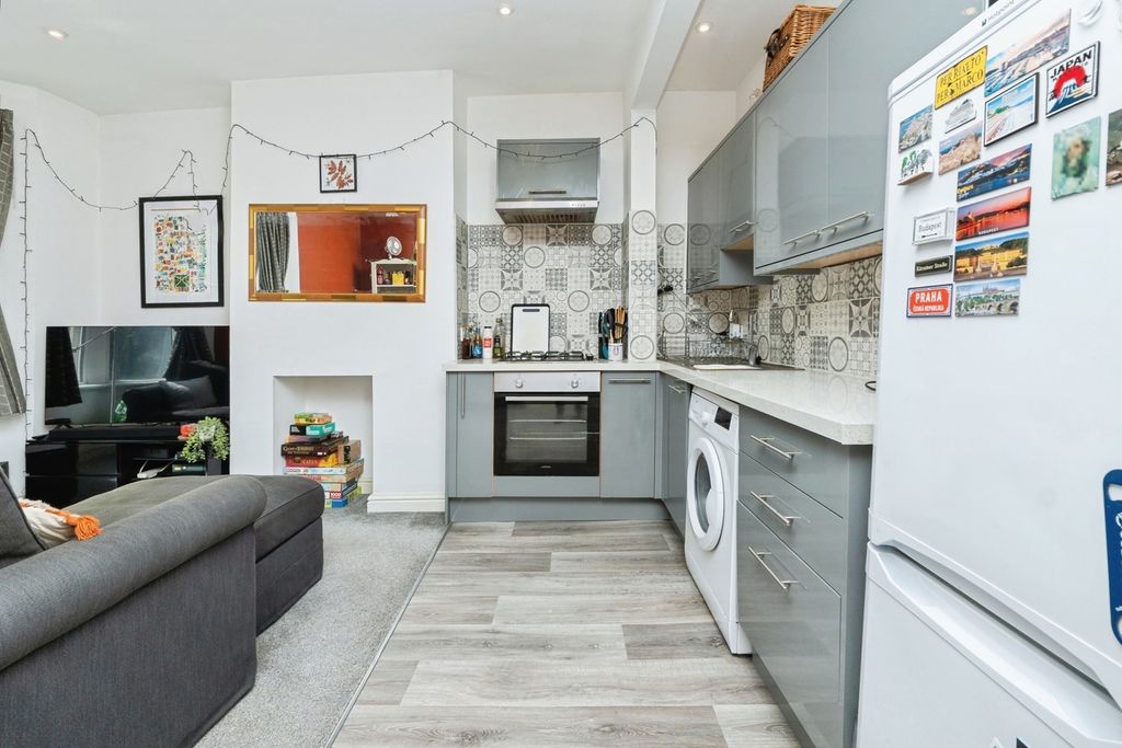 Property photo 3 of 40 Pbox-Img.Jpg