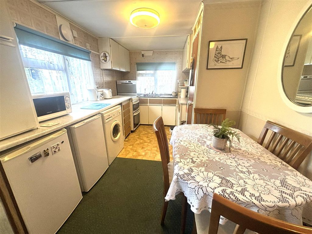 Property photo 3 of 16 Kitchen/Diner