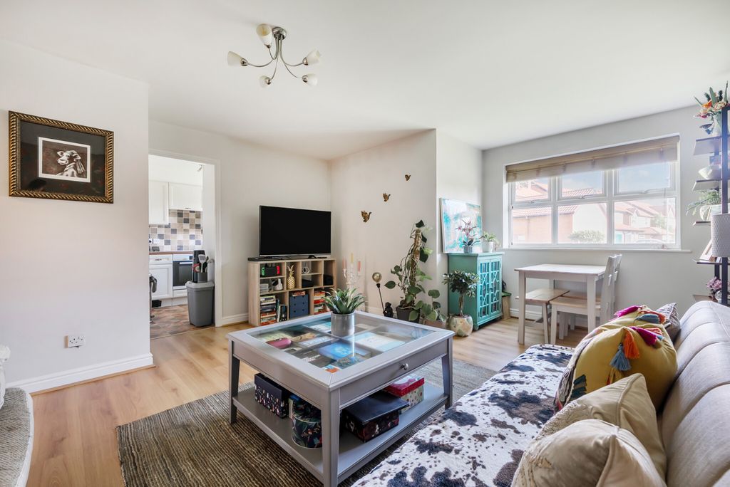 Property photo 2 of 18 1363756-9-68F8Bb3...