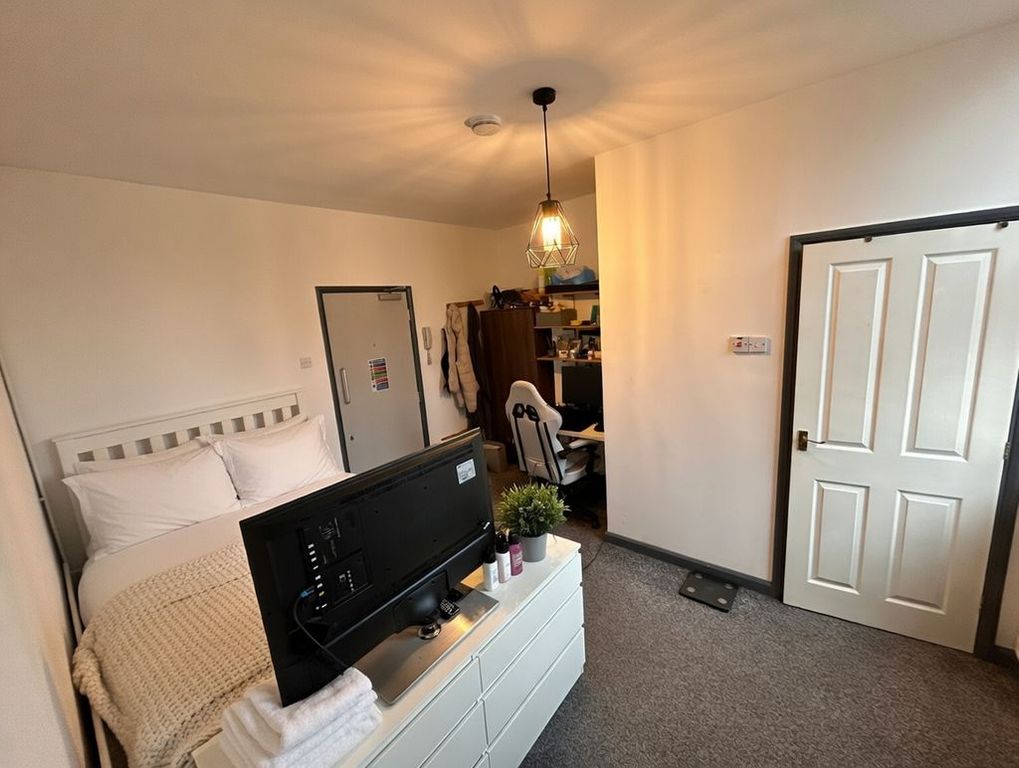 Property photo 2 of 8 Photo 9