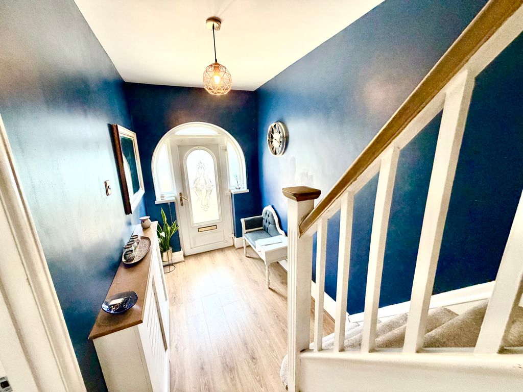 Property photo 2 of 13 Hallway