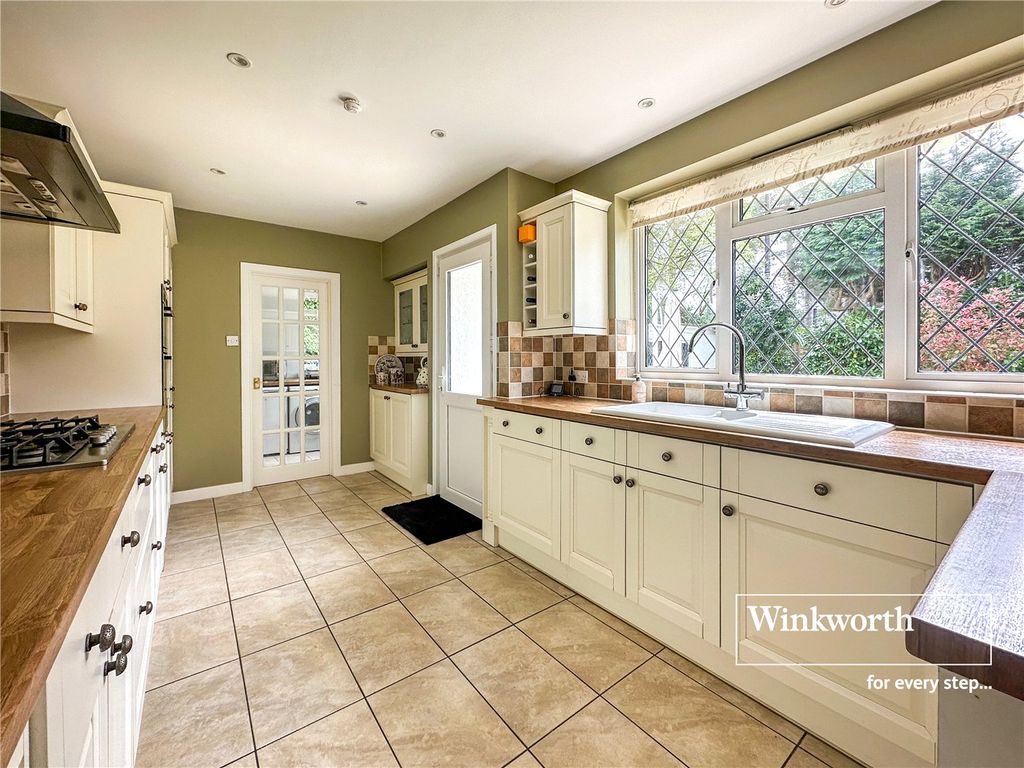 Property photo 2 of 22 Picture No. 25