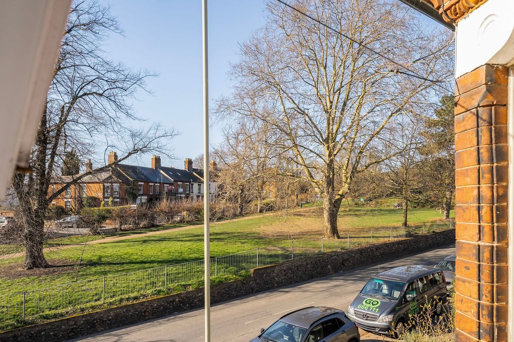 Property photo 3 of 26