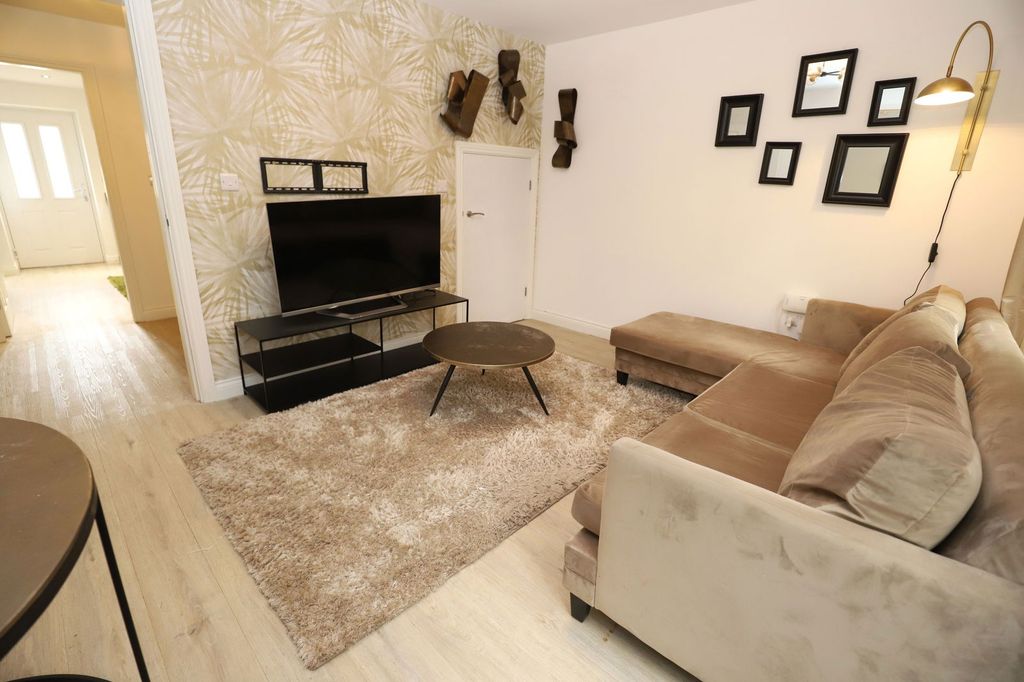 Property photo 2 of 27