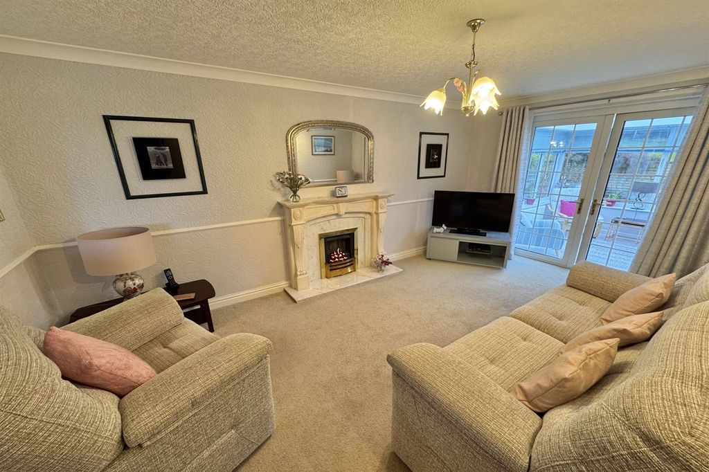 Property photo 3 of 20 Living Room