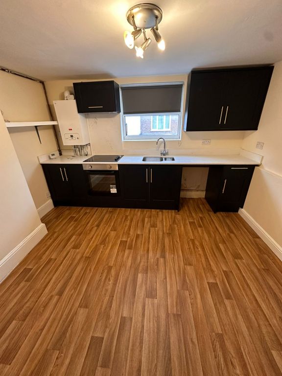 Property photo 1 of 12 Spacious 2-Bedroom Flat €“ Lea Bridge / Walthamstow