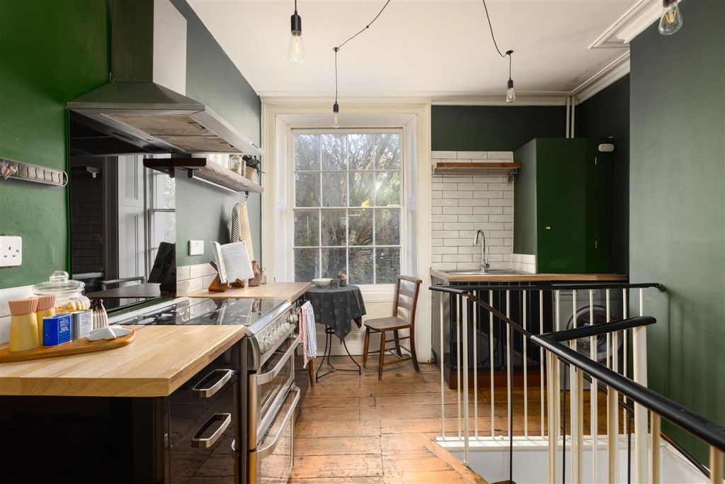 Property photo 3 of 29 Flat 1, 23 Bath Buildings, Bs6-28.Jpg