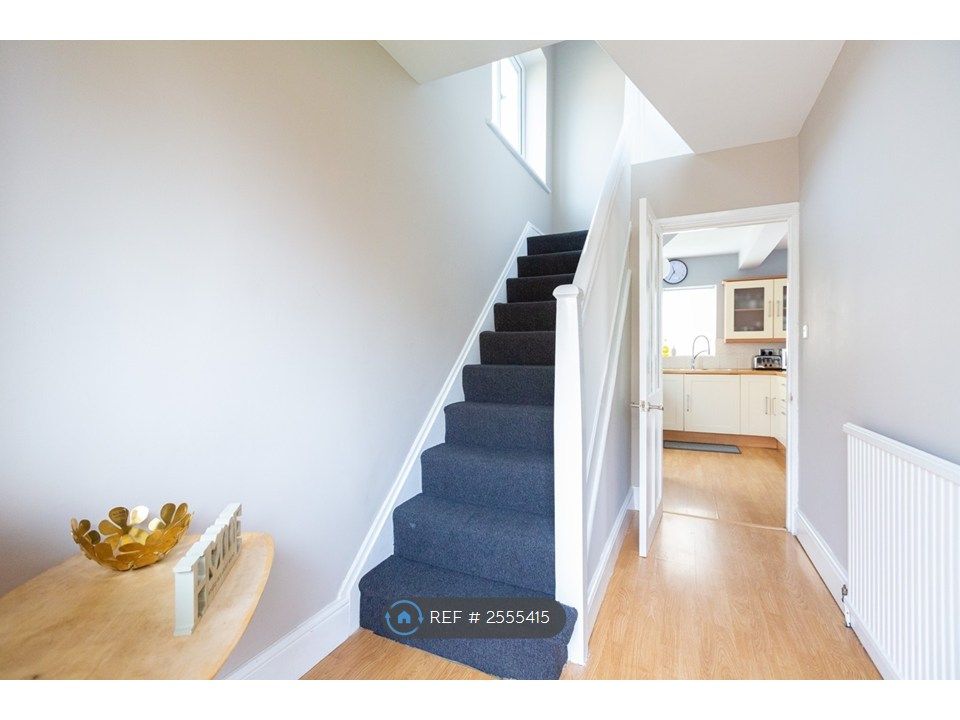 Property photo 2 of 19 Hallway