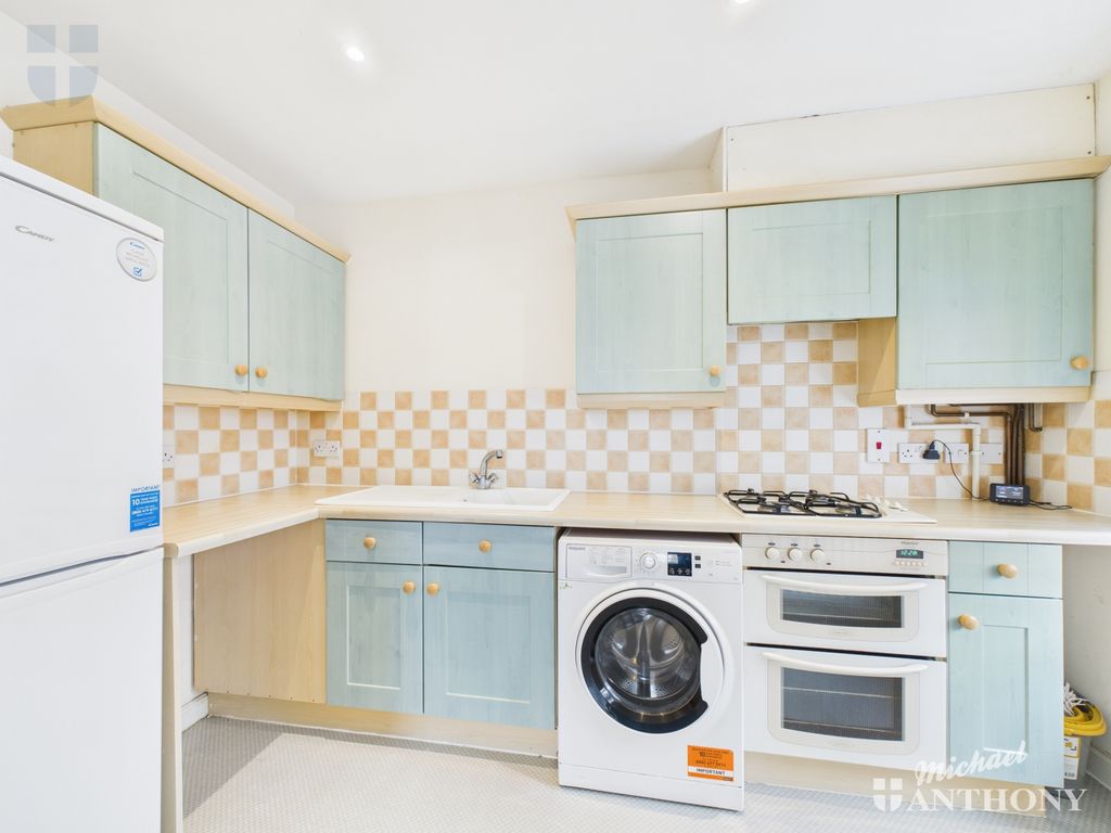 Property photo 3 of 10 Cam03218G0-Pr0789-Still003