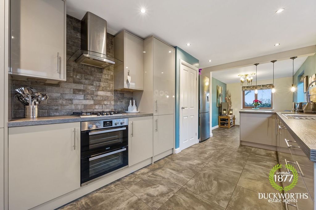 Property photo 2 of 46