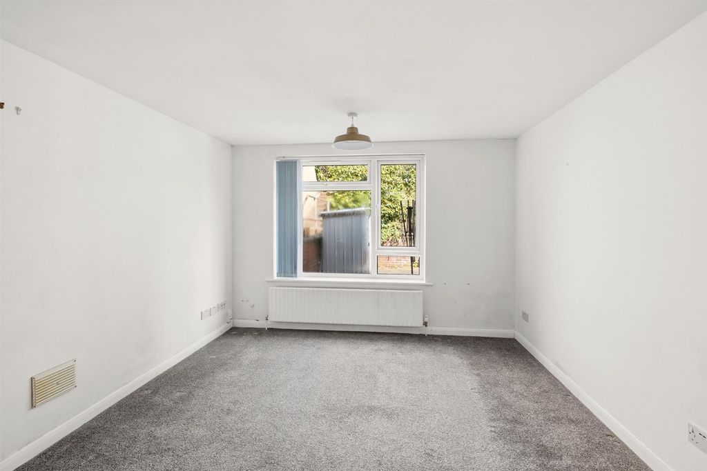 Property photo 3 of 15 Flat1-187Unthankrd-009.Jpg