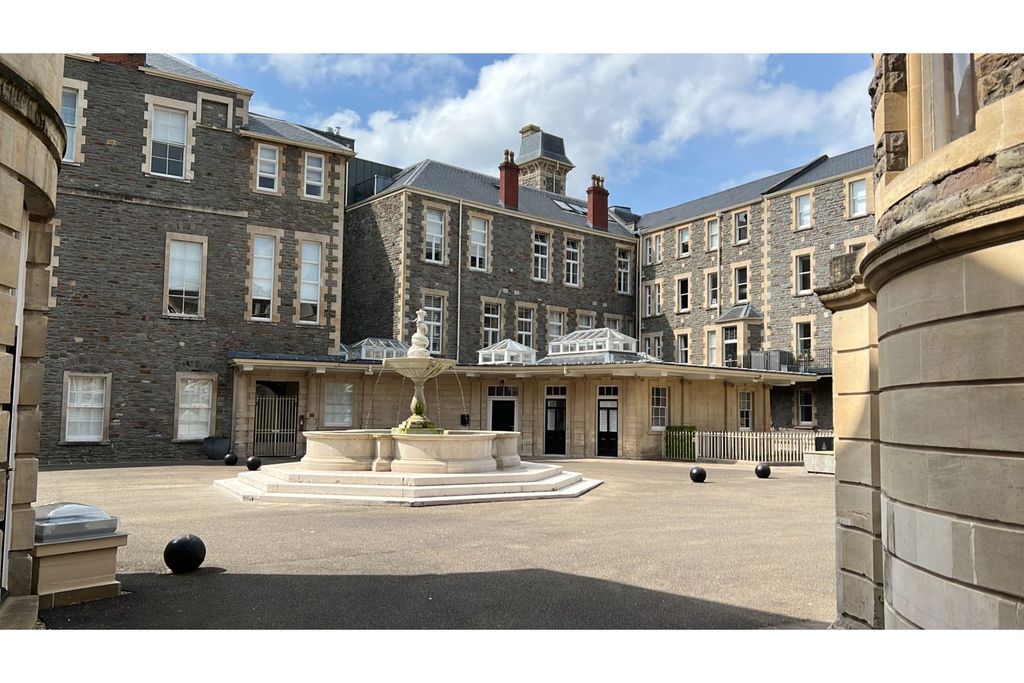 Property photo 3 of 21