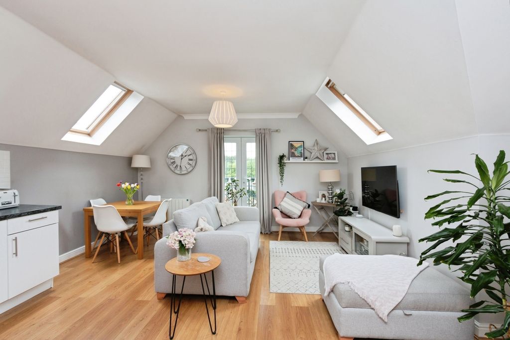 Property photo 2 of 17 Photo