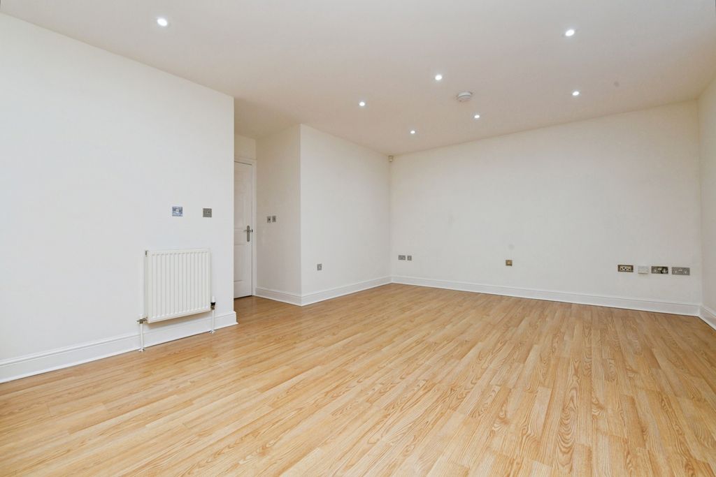 Property photo 3 of 19 Pbox-Img.Jpg