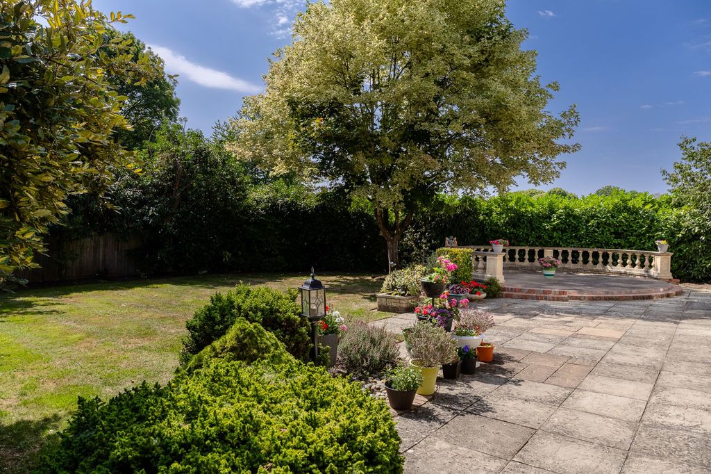 Property photo 2 of 30