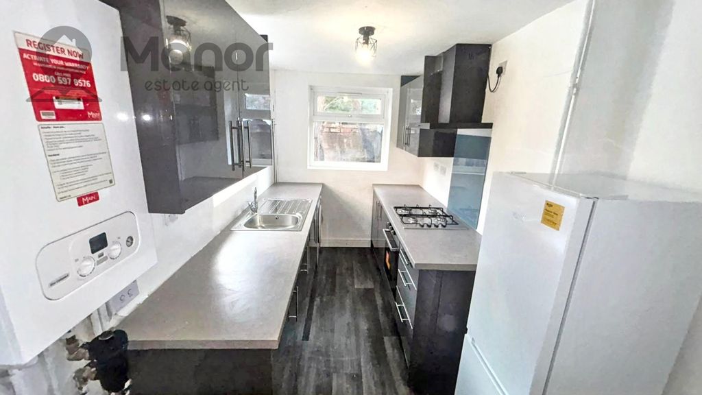 Property photo 1 of 11 Kitchen