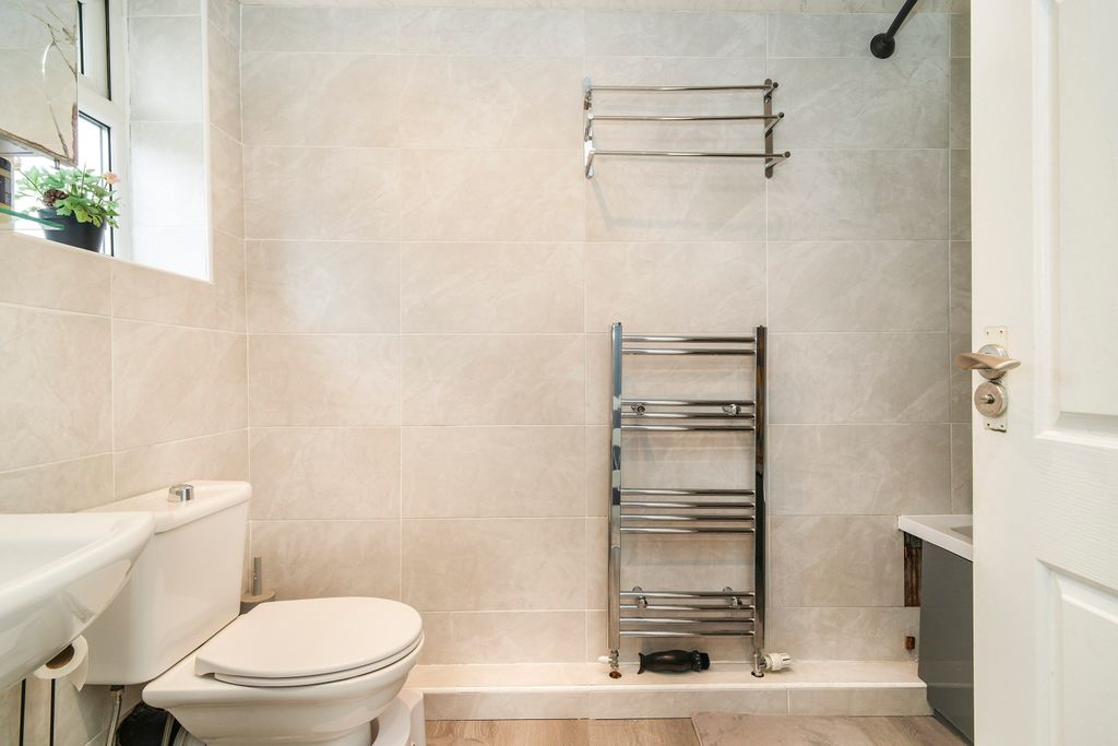 Additional image 19 of 5 bed detached house for saleGleneagles Avenue, Hopwood, Heywood OL10