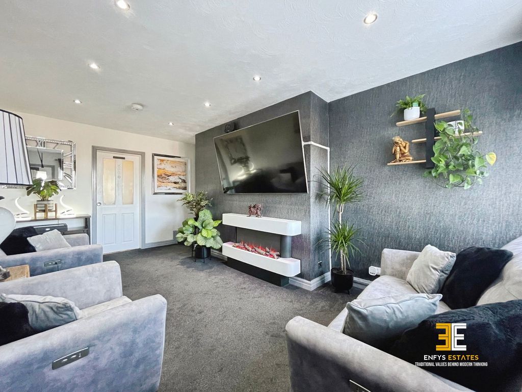 Property photo 3 of 26