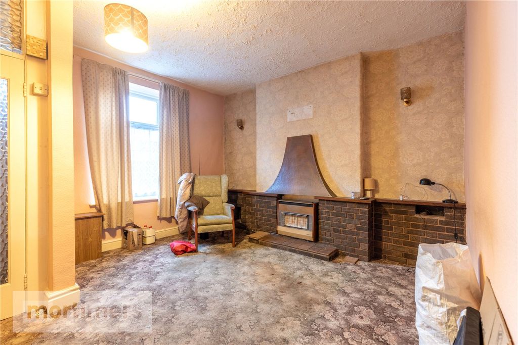 Property photo 2 of 16 Lounge