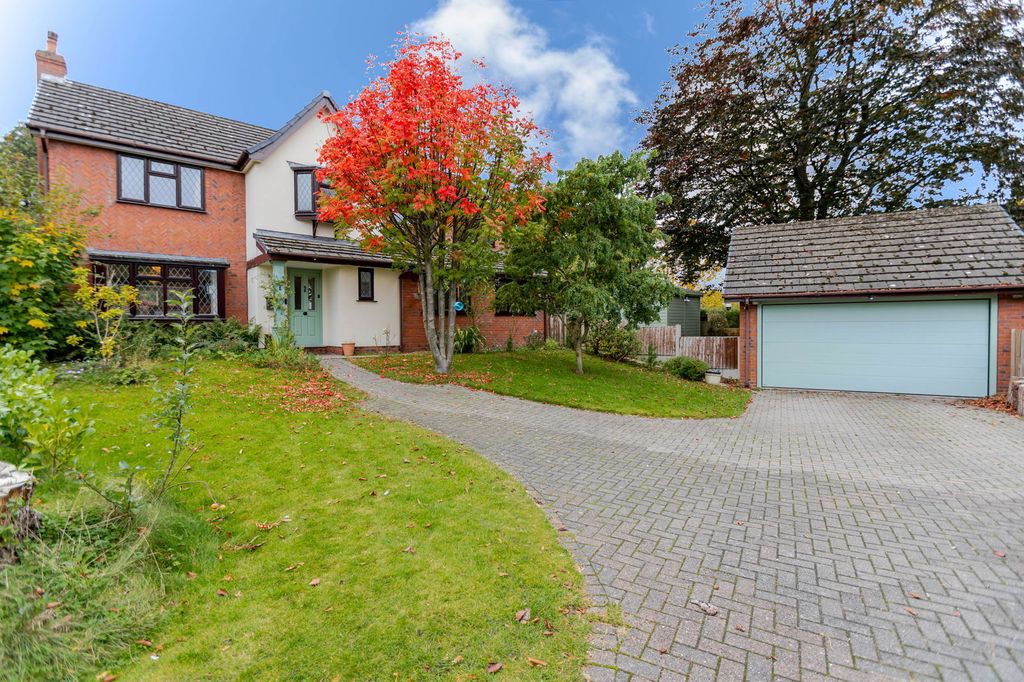 Property photo 2 of 35