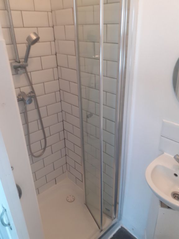 Property photo 2 of 7 Ensuite