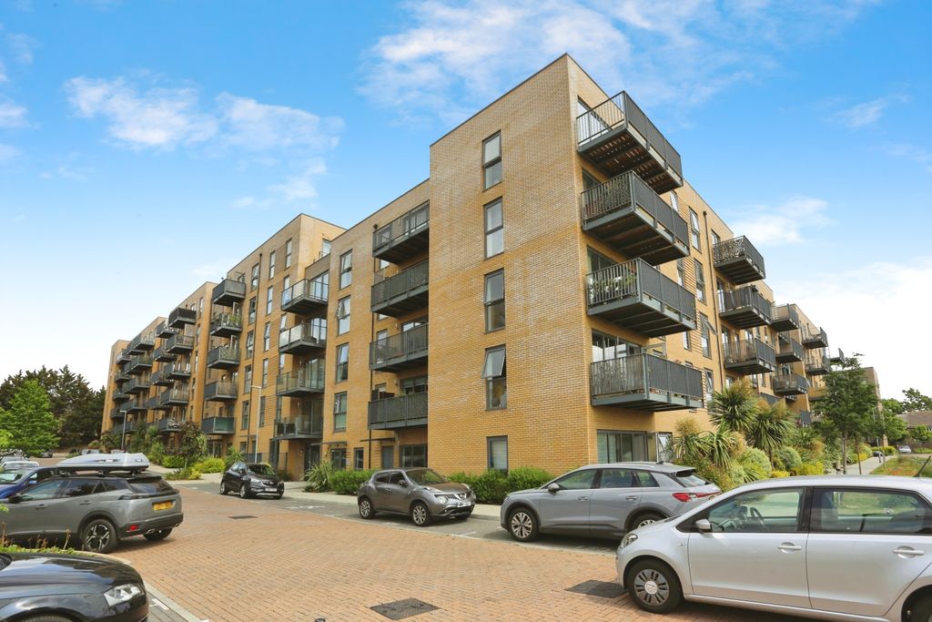 Property photo 2 of 18