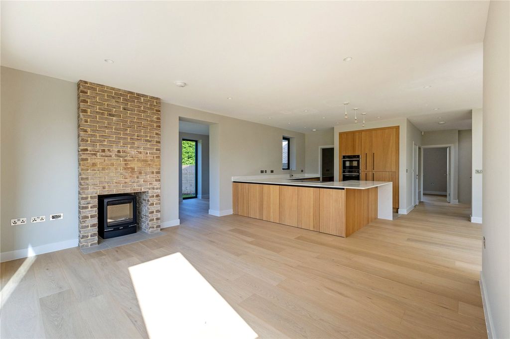 Property photo 3 of 14 Kitchen