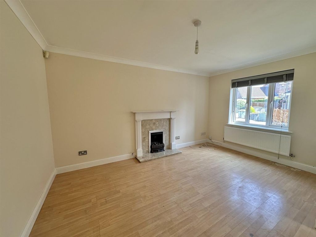 Property photo 2 of 11 Living Room.Jpg