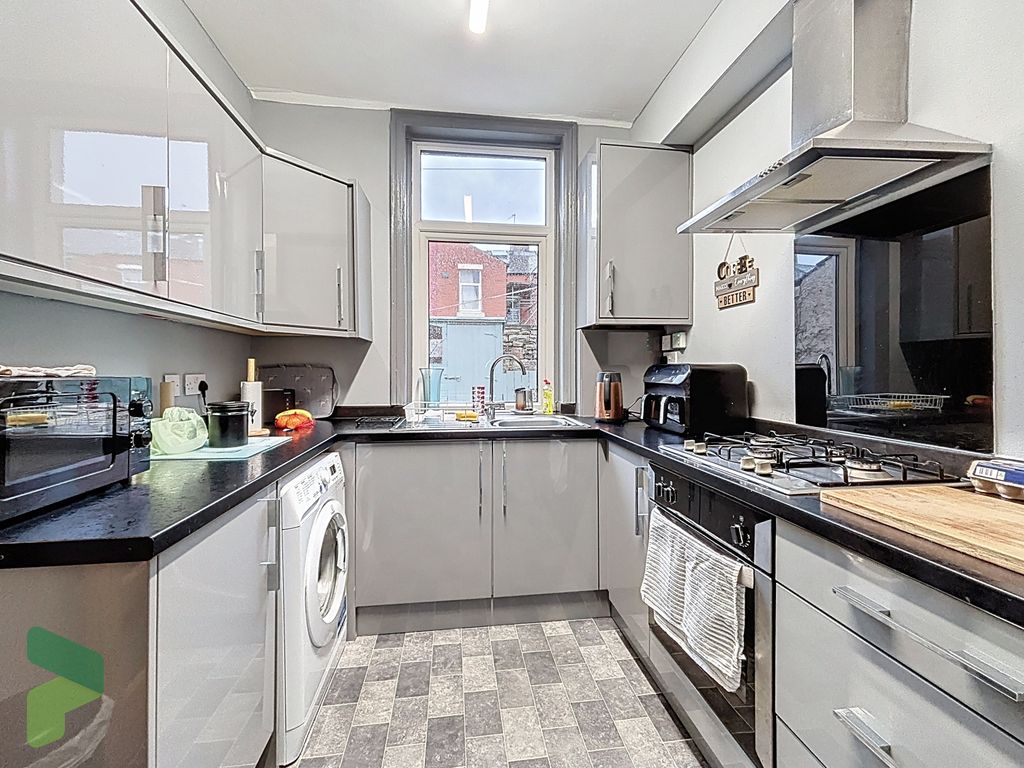 Property photo 2 of 14 Kitchen