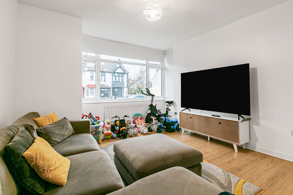 Property photo 2 of 23 Reception/Kitchen