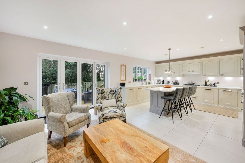 Property photo 3 of 23