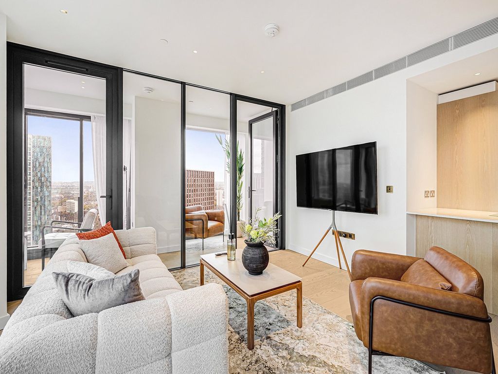 Property photo 3 of 18 River Park Tower