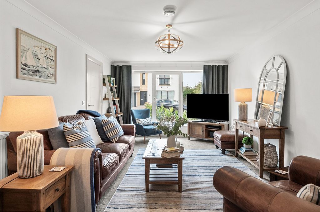 Property photo 2 of 24