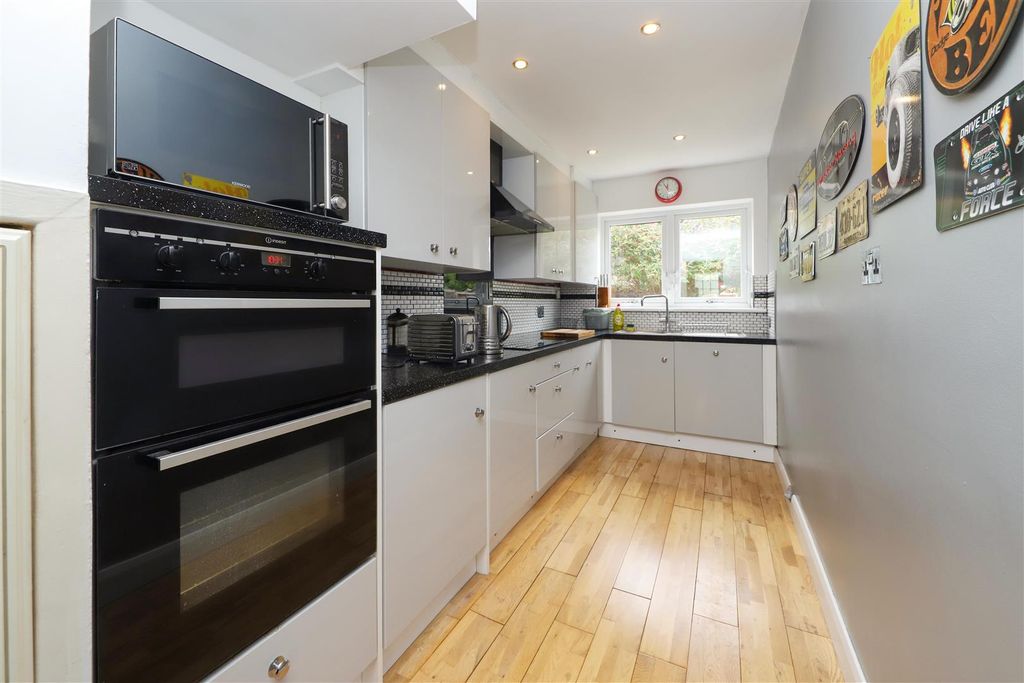 Property photo 2 of 12 Kitchen