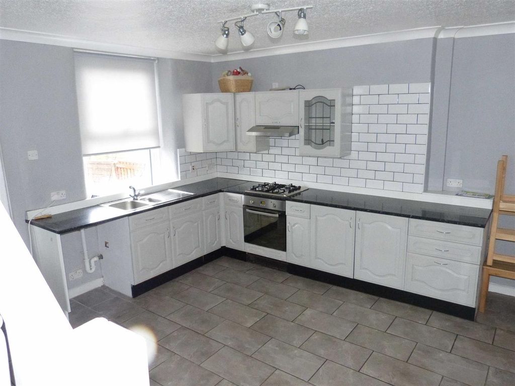Property photo 3 of 6 Dining Kitchen