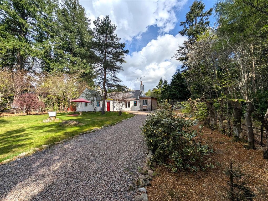 Property photo 2 of 31 Carron Lodge
