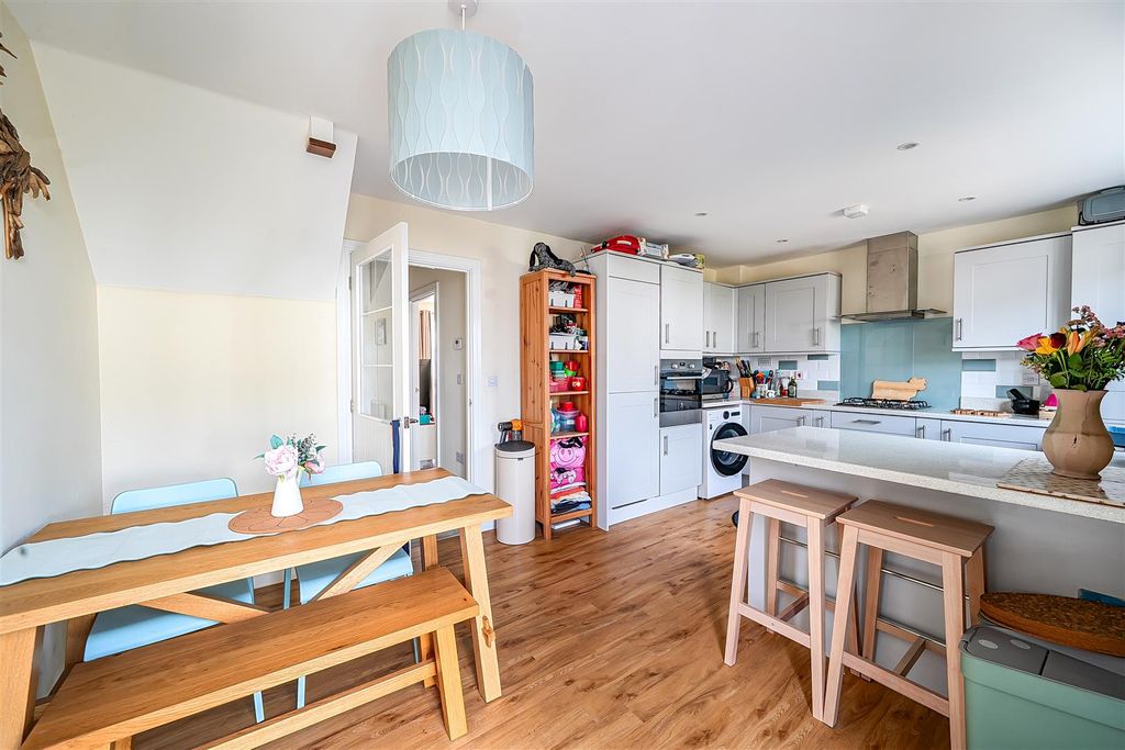 Property photo 3 of 17 Kitchen/Dining