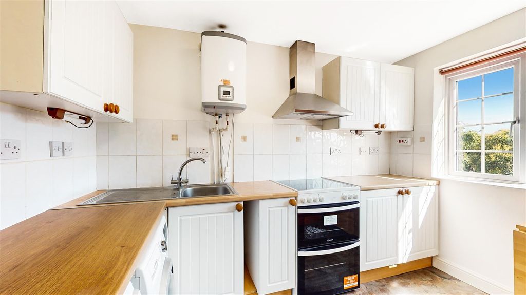 Property photo 3 of 13 Kitchen