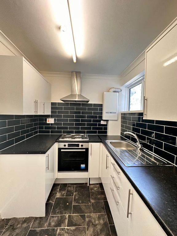 Property photo 1 of 6 2 Bed Flat To Rent Sutherland Road, London W13
