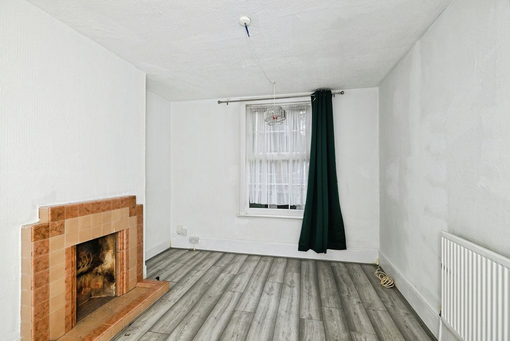 Property photo 2 of 17 Photo