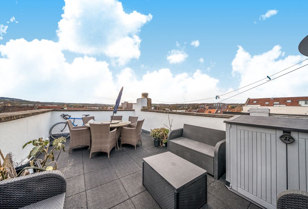 Property photo 1 of 14 1385507-9-69280d4...