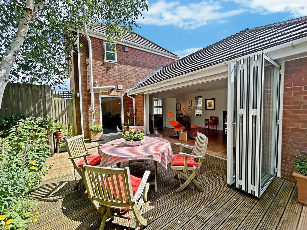 Property photo 3 of 35 Decking