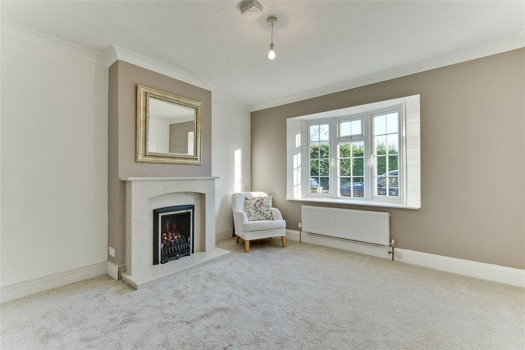 Property photo 2 of 11 4