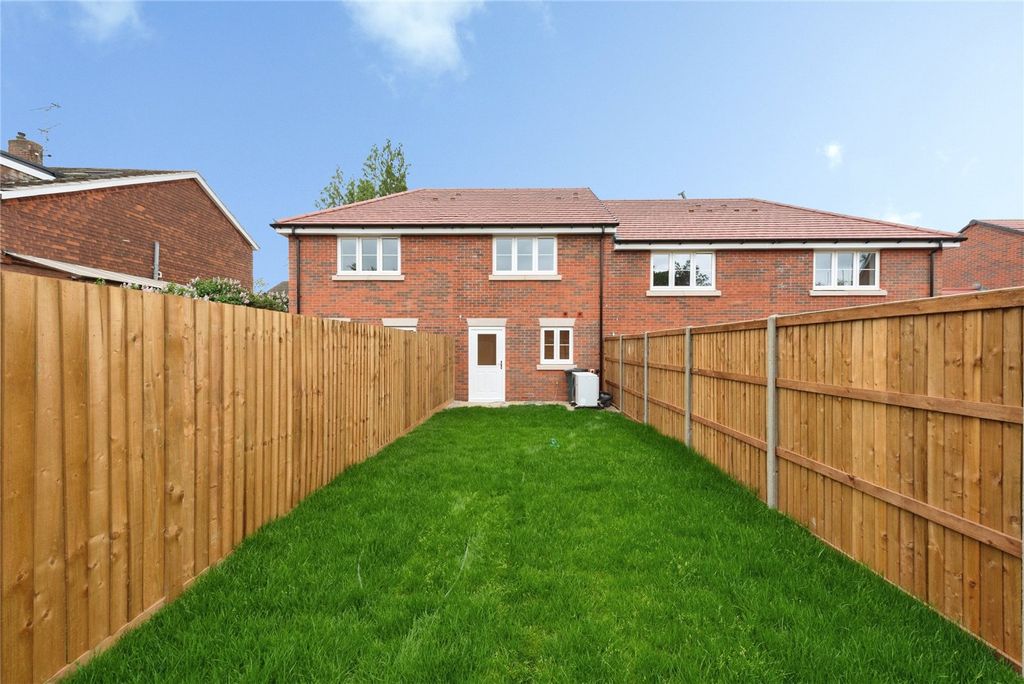 Property photo 3 of 8 Picture No. 01
