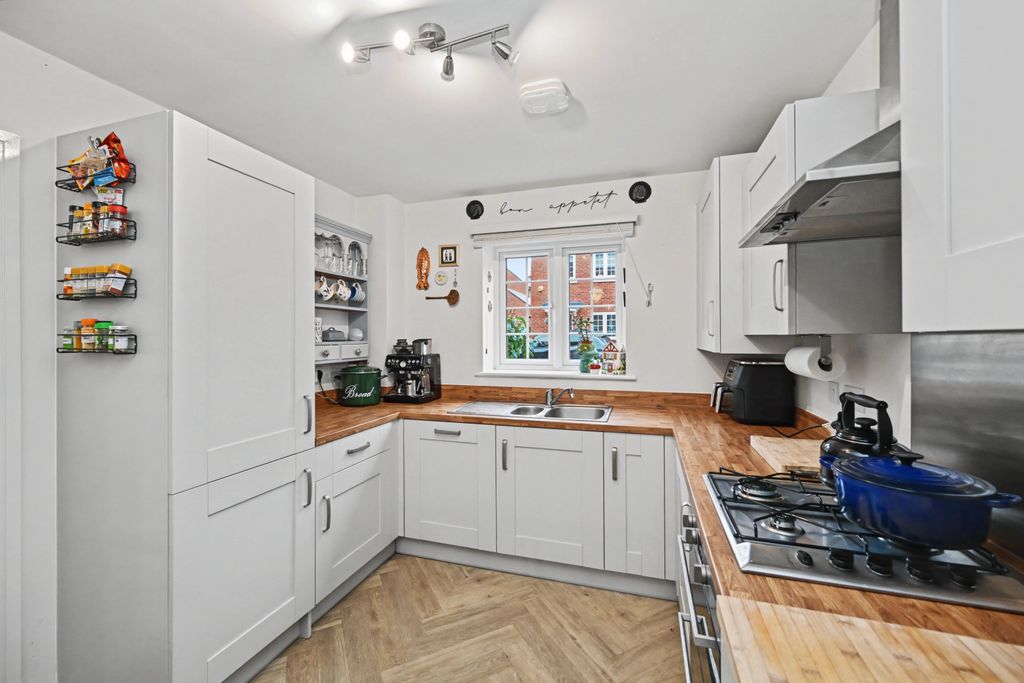 Property photo 2 of 21