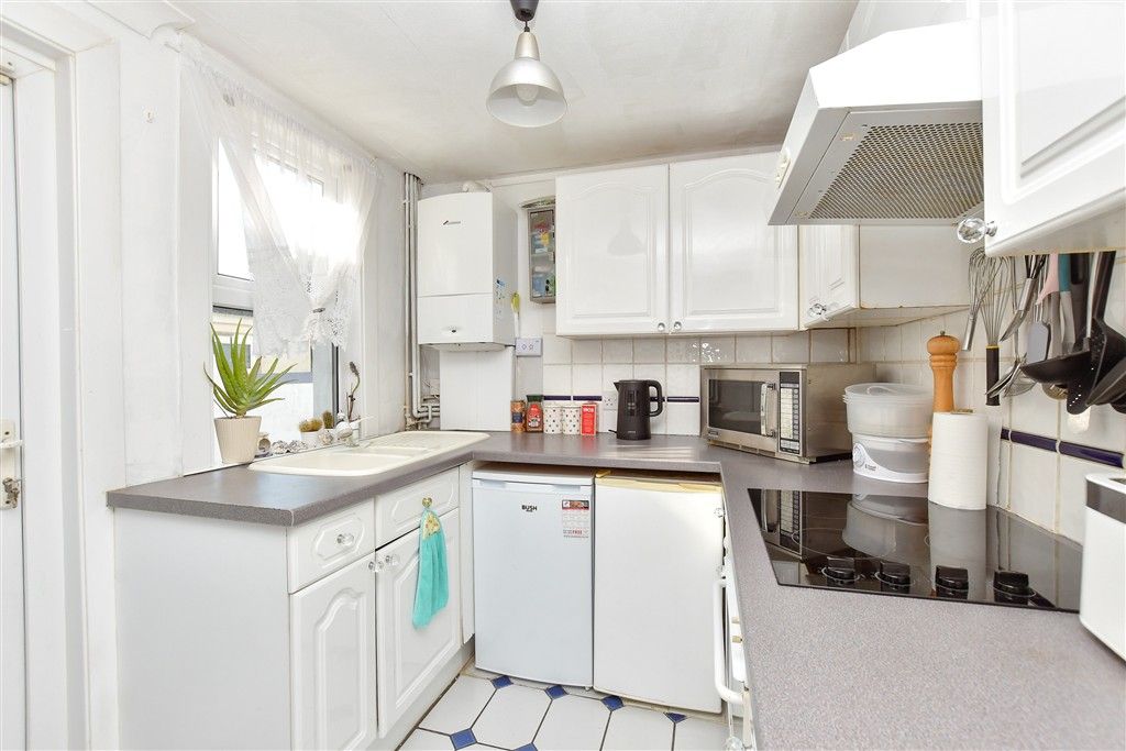 Property photo 3 of 11 Kitchen
