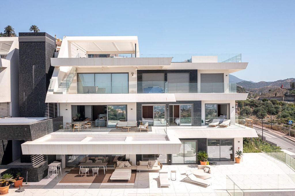 Property photo 2 of 66